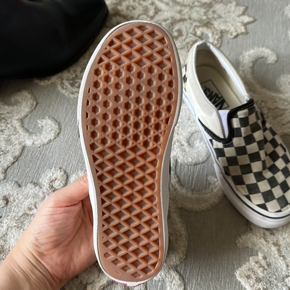 Size US 4 checkerd Vans - Picture 4 of 6